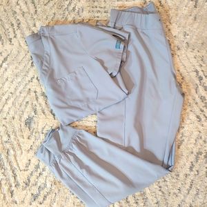 Med Cotoure cloud gray one pocket top and joggers